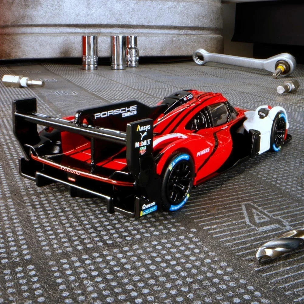 Hot Wheels Elite 64 #17 Porsche 963 Penske Racing JCP46 (NIB)
